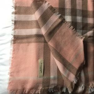 Super soft light weight Burberry Pink Cashmere